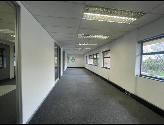 198M² OFFICE TO LET IN BRYANSTON